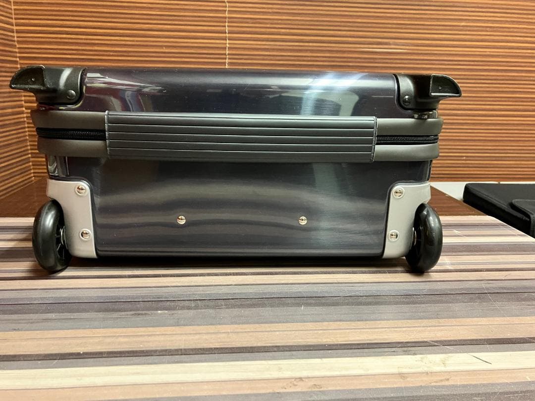 美品 ほぼ未使用 ゼロハリバートン 2輪 キャリーケース スーツケース　28L