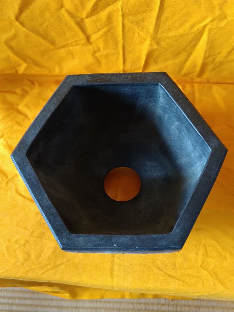 盆栽鉢　黒泥六角絵鉢　落款有り