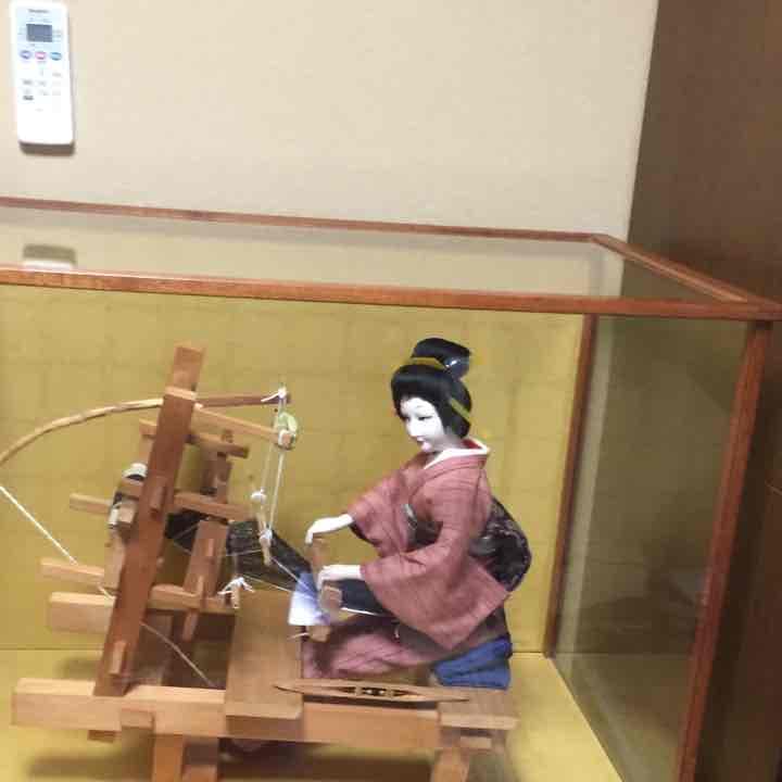 結城織の機織り人形