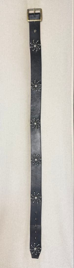 美品⭐️HTC⭐️サンバーストベルト⭐️ブラックレザー×シルバースタッズ⭐️34インチ