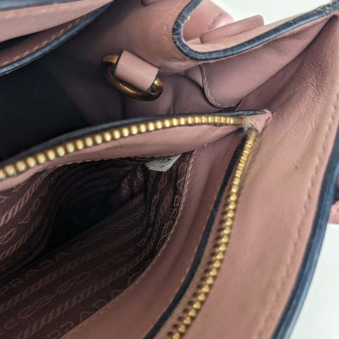 PRADA　プラダ　サフィアーノレザー　ハンドバッグ　トートバッグ　モノクローム