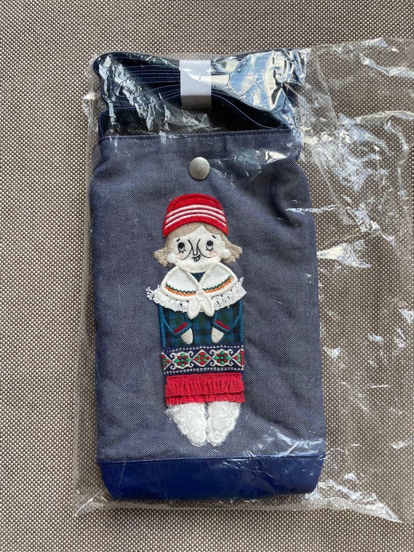 familiar MUVEIL ポシェット スマホケース　約22×14×3cm