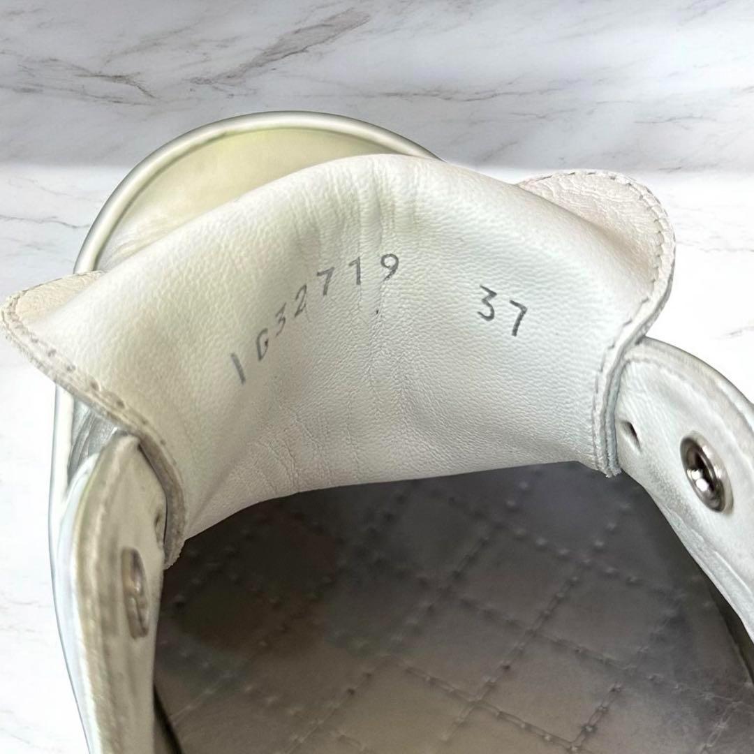 CHANEL ココマーク　型押し　ホワイト　シルバー　スニーカー　24cm