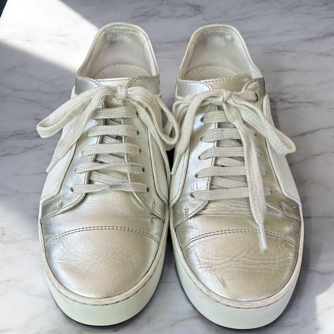 CHANEL ココマーク　型押し　ホワイト　シルバー　スニーカー　24cm