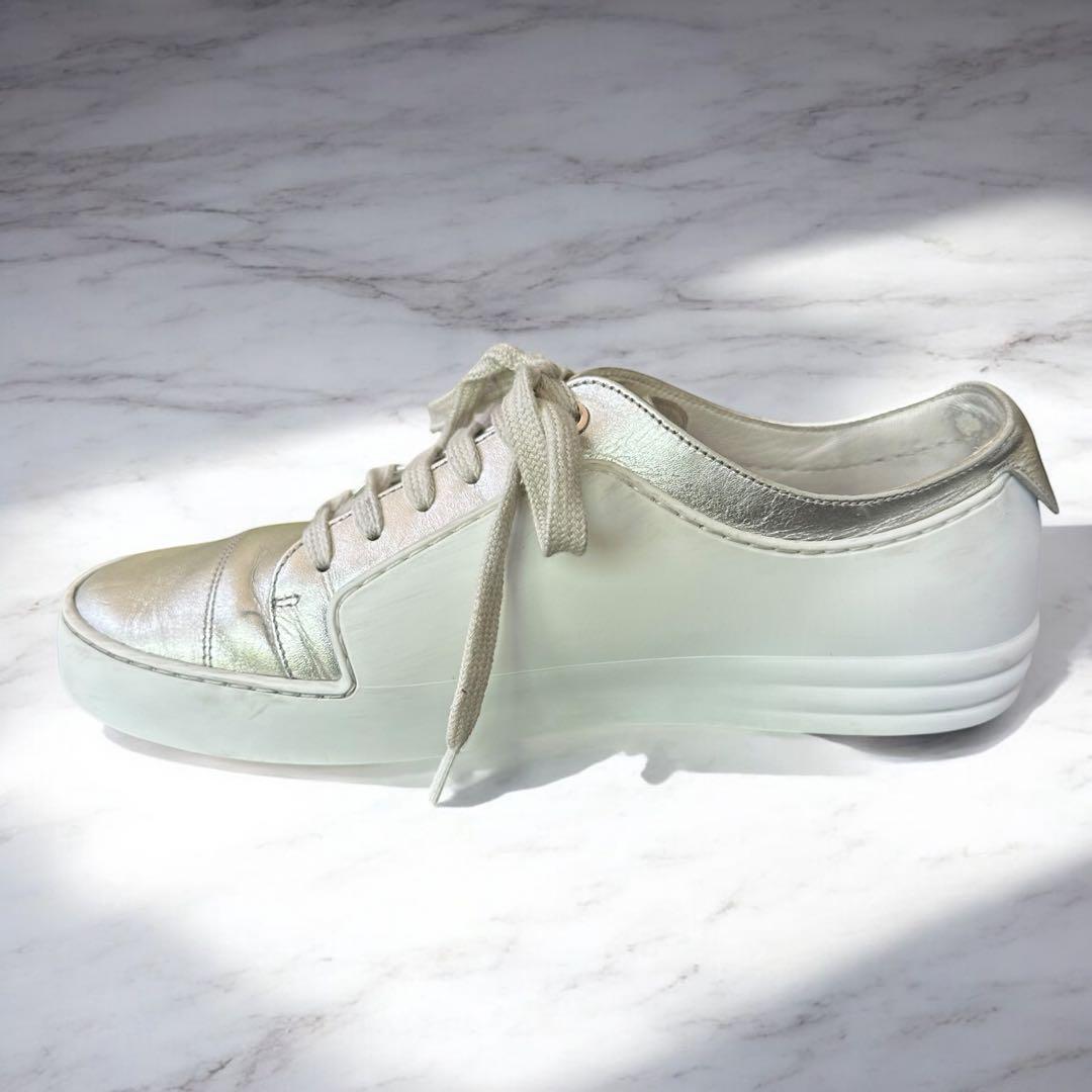 CHANEL ココマーク　型押し　ホワイト　シルバー　スニーカー　24cm