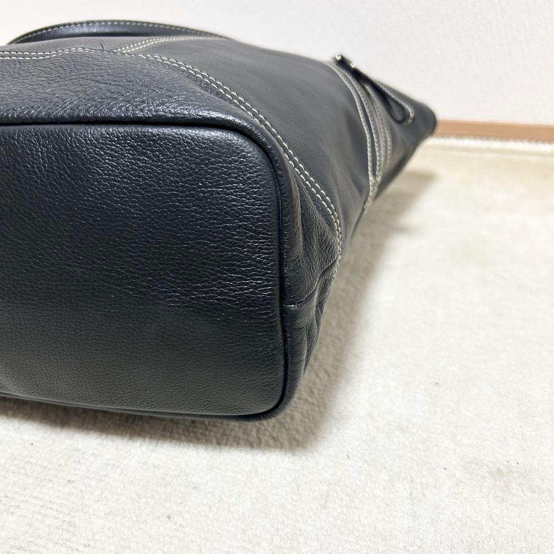 極美品　ロンシャン　オールレザートートバッグ　スタッズ　縦長　肩がけ　A4収納