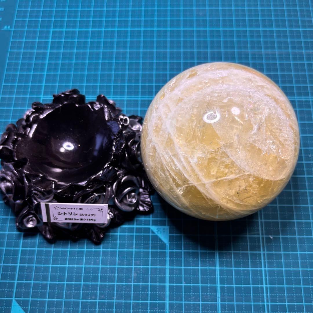 【セレクト品】シトリン(スフィア)865グラム　台座付き