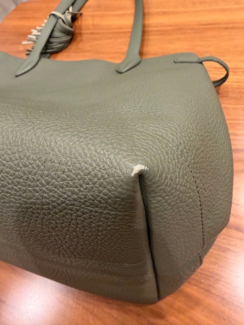 acate レザー トートバッグ タッセル付き