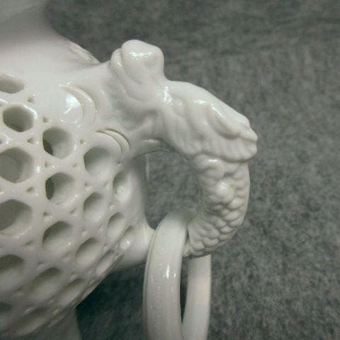 十三代中里茂右衛門平戸焼白磁彫籠目竜耳付香炉共箱附 [B28088]