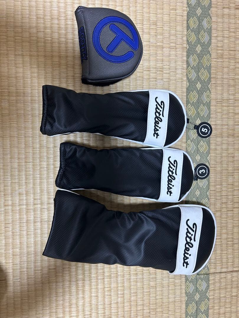 つ　Titleist ツアーキャディバッグ ヘッドカバー、おまけ付き