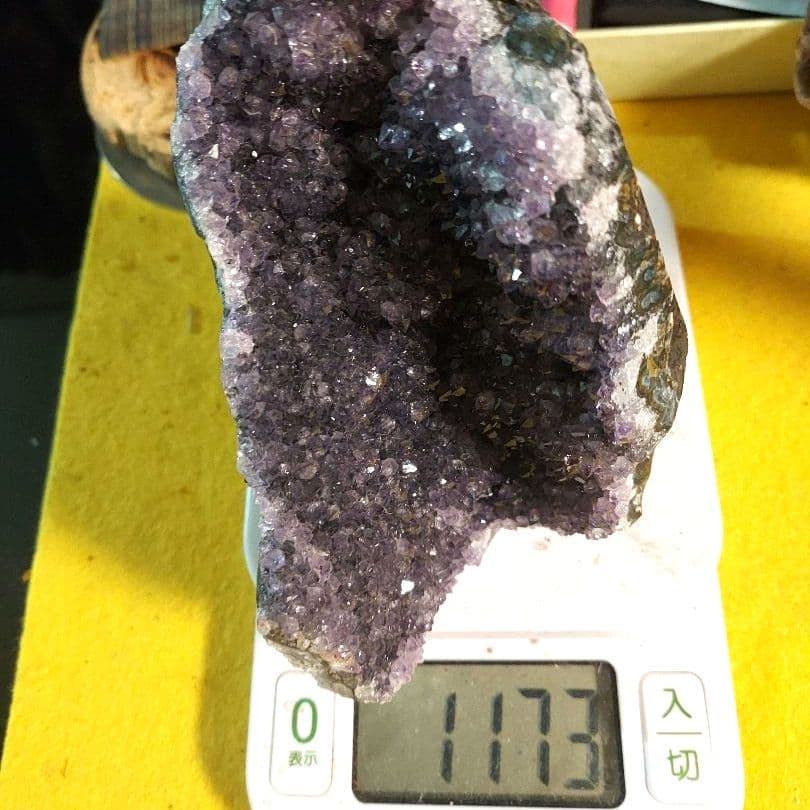 大きな1.1kg超え紫水晶アメジストクラスター原石 台座も付いてこの価格 493