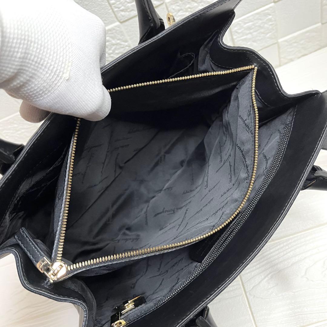 ✨極美品✨☘️フェラガモ☘️✨トートバッグ✨肩掛け✨ガンチーニ✨ゴールド金具✨