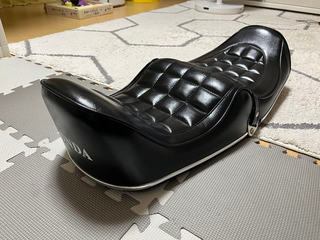 cb1100用　cb750four仕様　チョビ三段シート