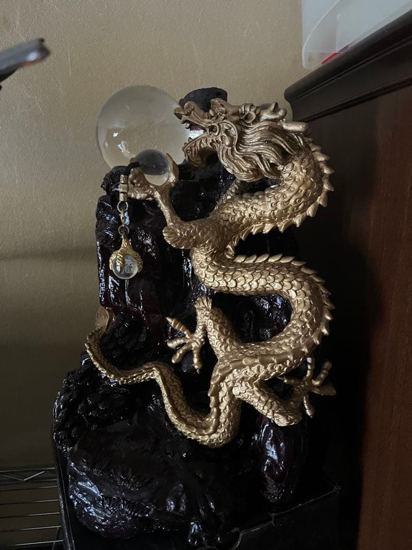 ドラゴン彫刻　置き物
