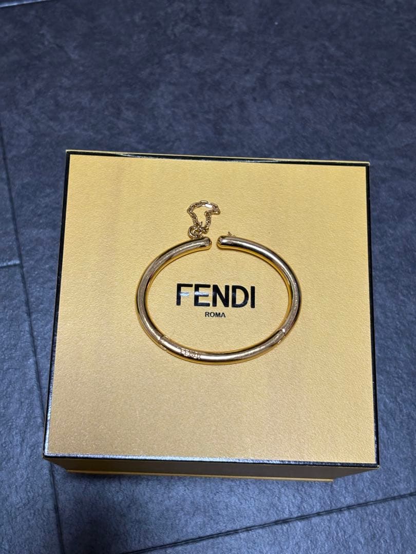 FENDI ゴールド ブレスレット