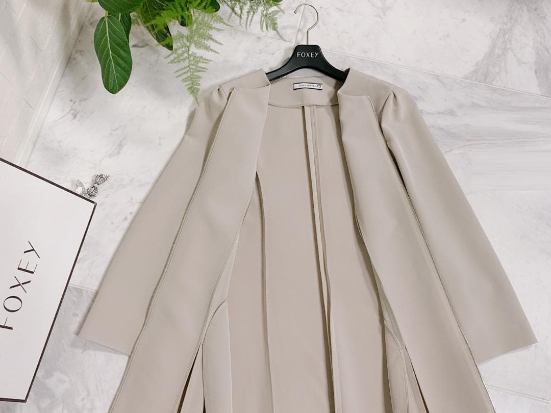 新品同様★FOXEY/フォクシーコート カフェクレーム ’23掲載商品40