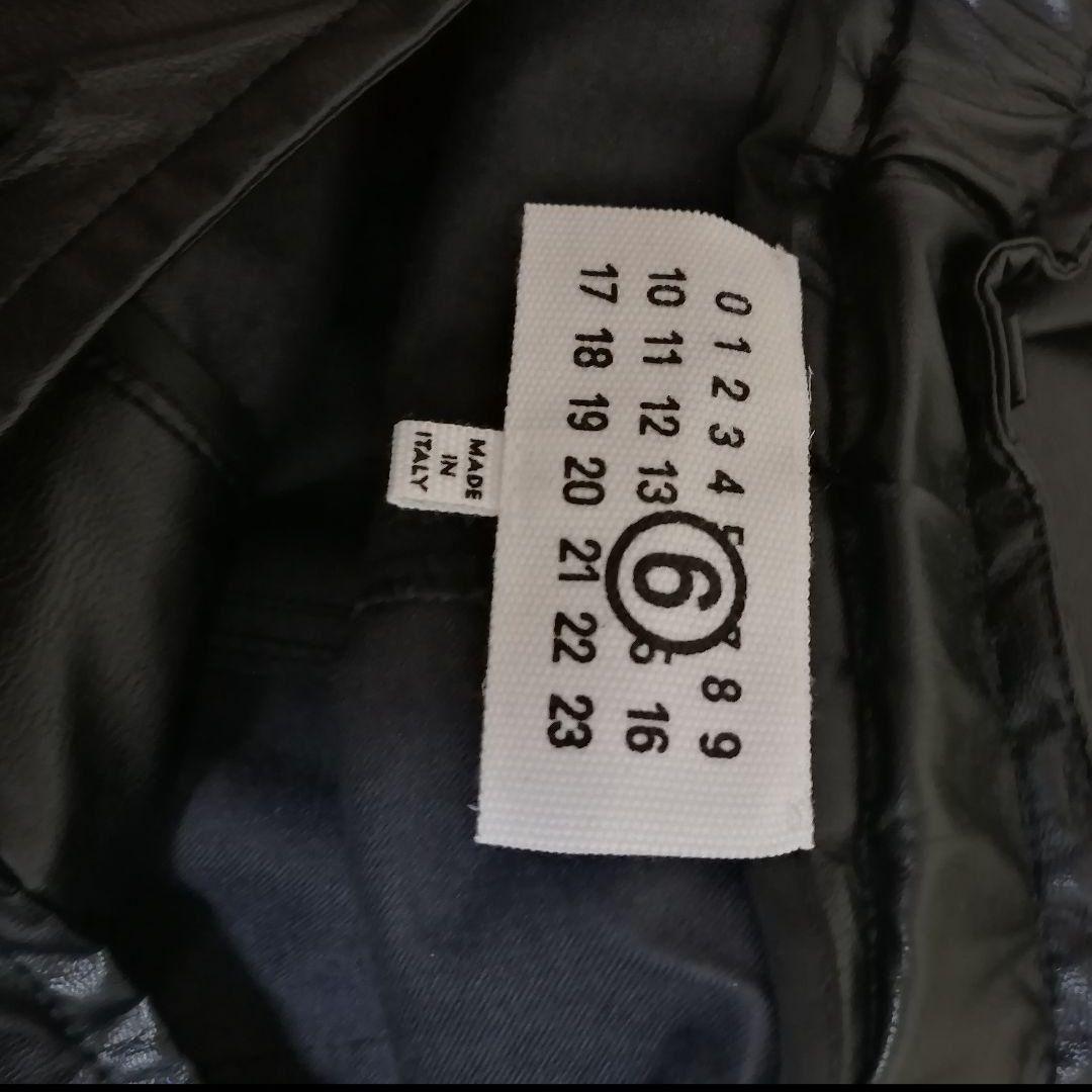 MM6 Maison Margiela ブラックドレープフェイクレザーパンツ
