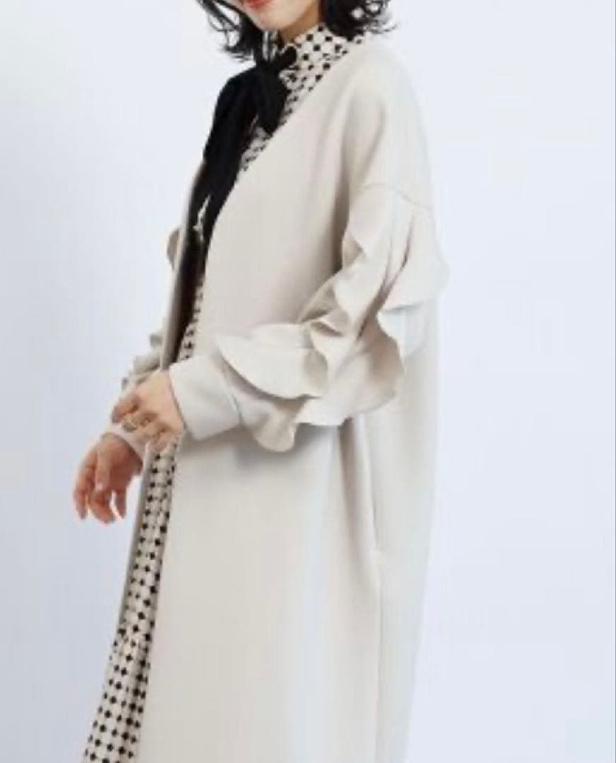 ヤマダヤ フェンネル　Vネックフリルスリーブコート