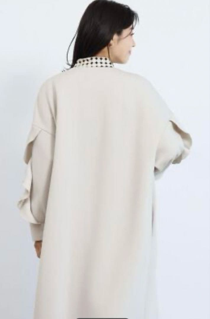 ヤマダヤ フェンネル　Vネックフリルスリーブコート