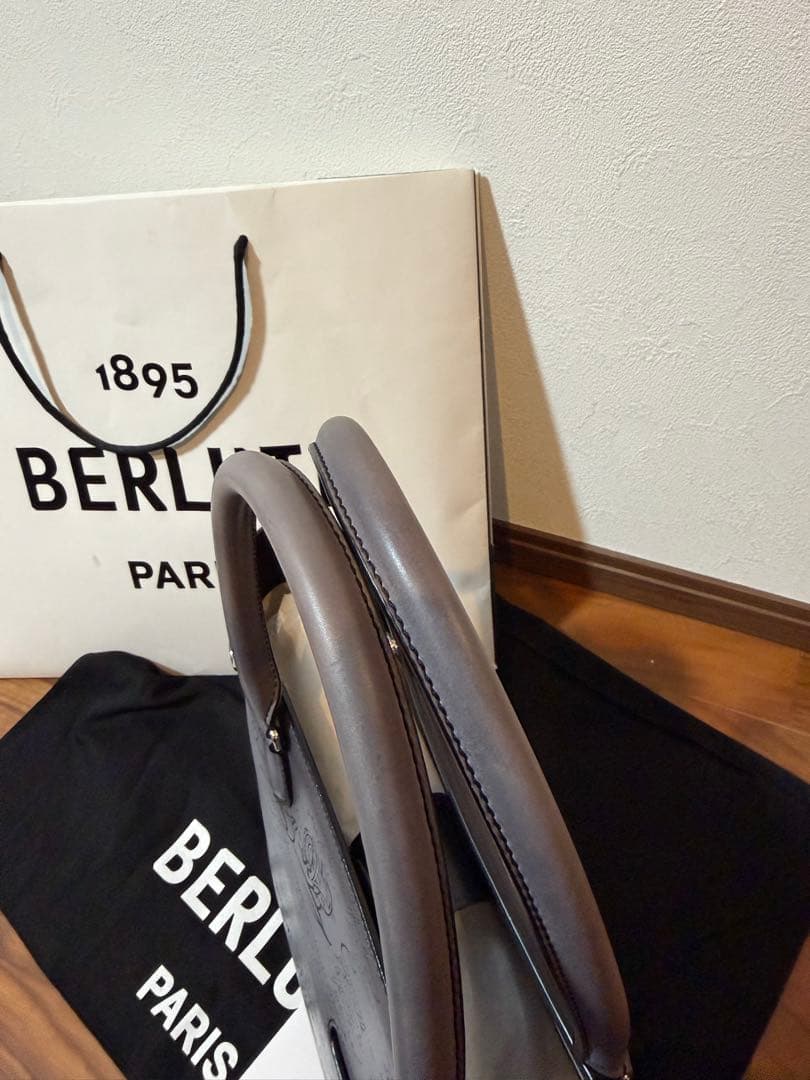 49万ベルルッティberlutiトゥジュールミニネオスクリットレザートートバッグ