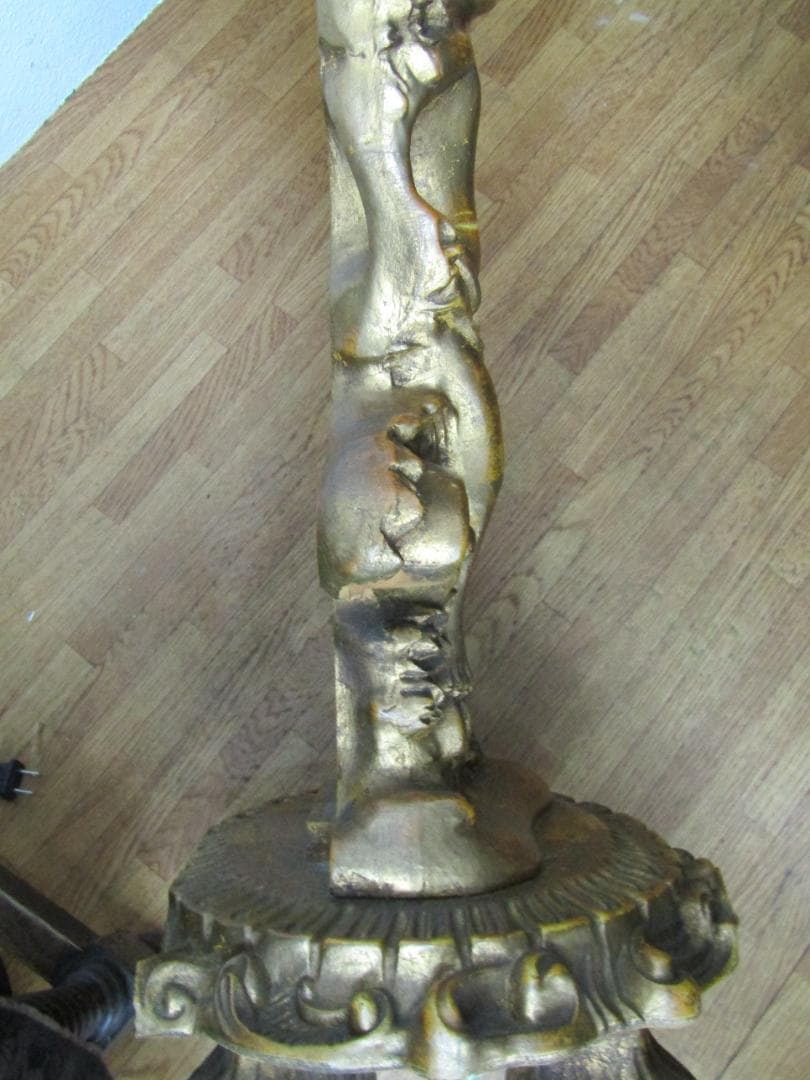 クラシック木製彫刻テーブル　アンティーク