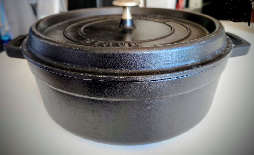 staub鍋26センチ　ストゥブ鍋　ラウンド　ダッチオーブン　鋳物鍋