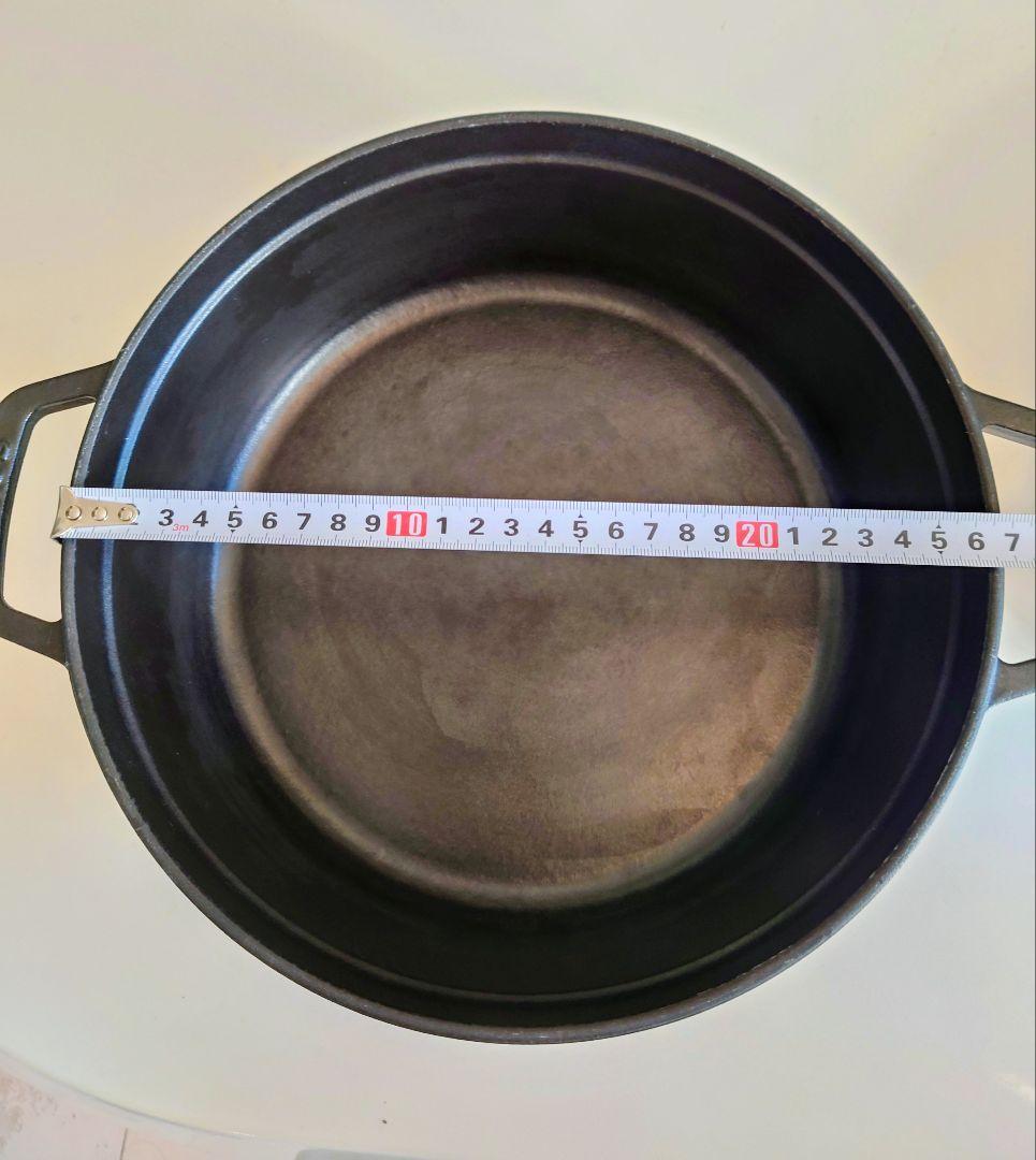 staub鍋26センチ　ストゥブ鍋　ラウンド　ダッチオーブン　鋳物鍋
