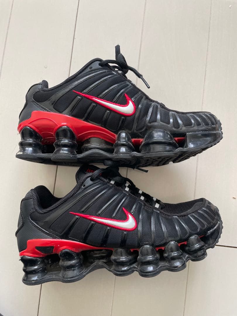 Nike Shox ブラック/レッド スニーカー