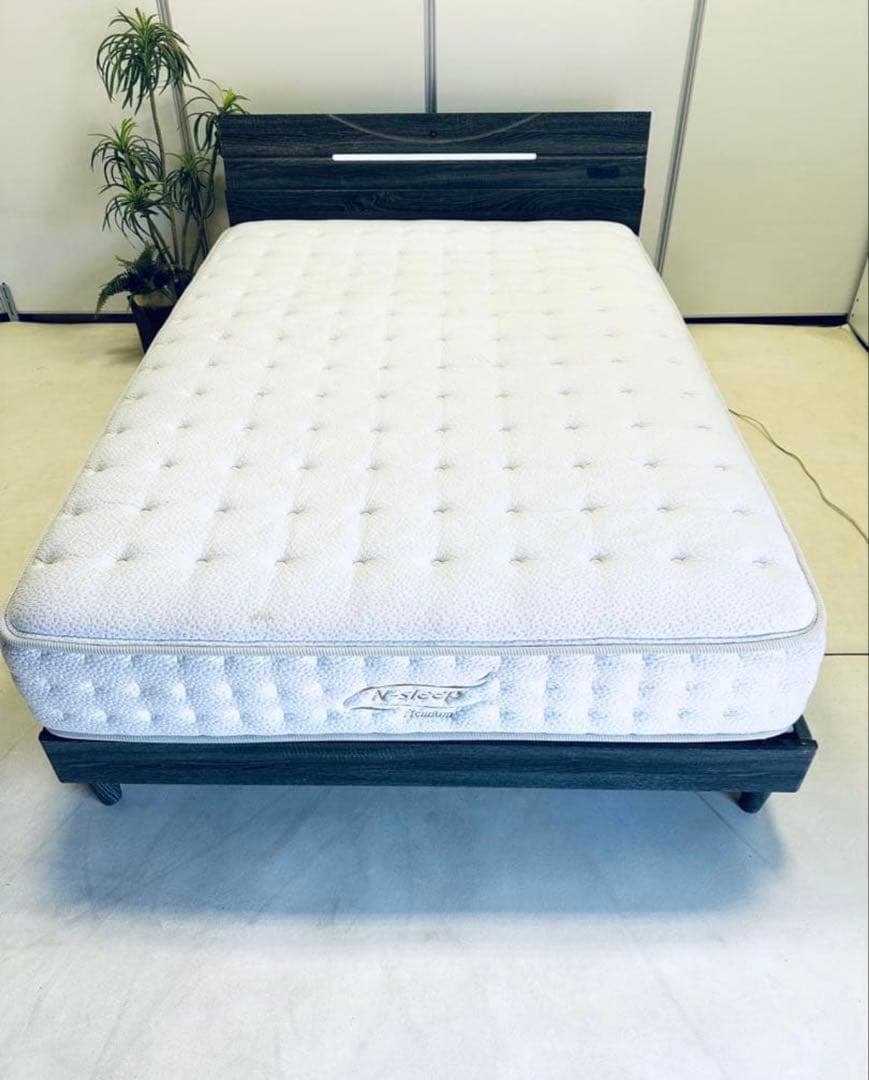 ダブルベッド フレーム付き LEDライト