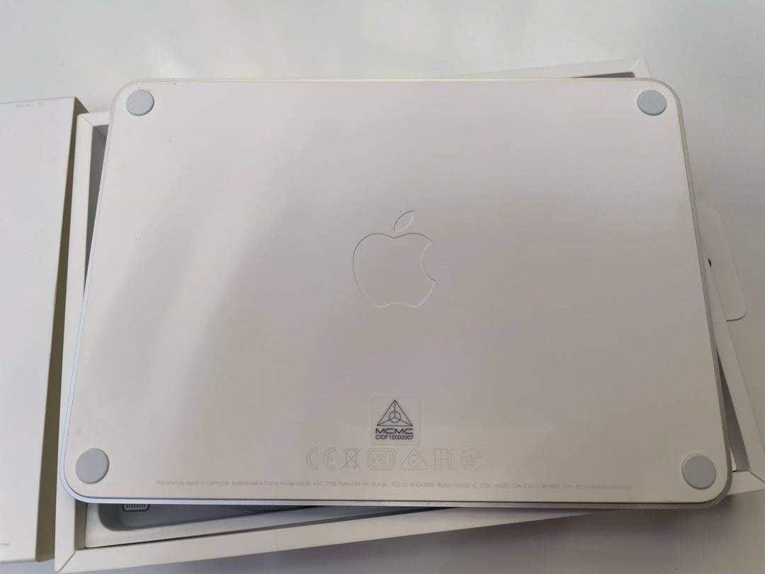 美品　Apple Magic Trackpad ホワイト　MK2D3ZA/A