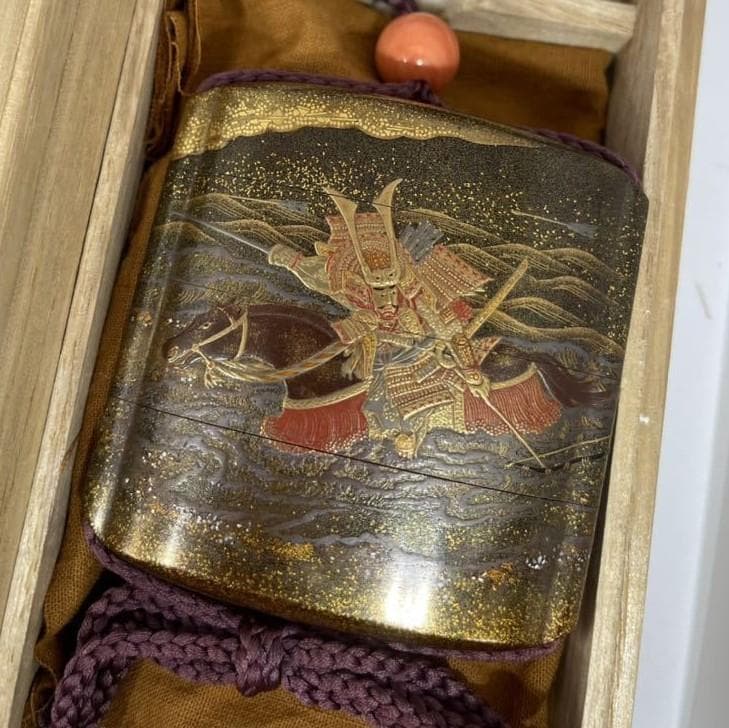 宇治川先陣争い蒔絵印籠　今泉成之作　東京美術館所蔵品同手あり・根付