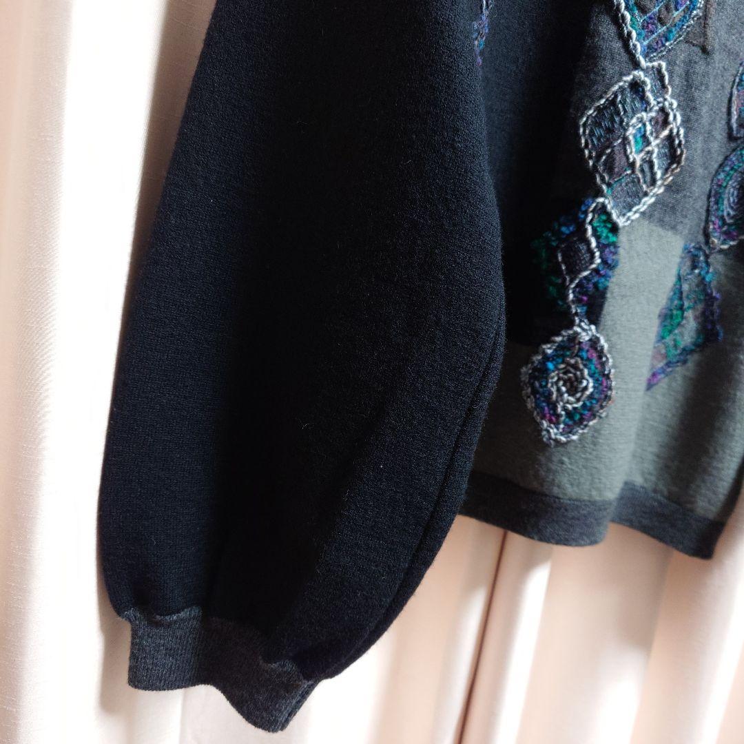 由宇フーガフーガより 幾何学模様刺繍セーター新品未使用