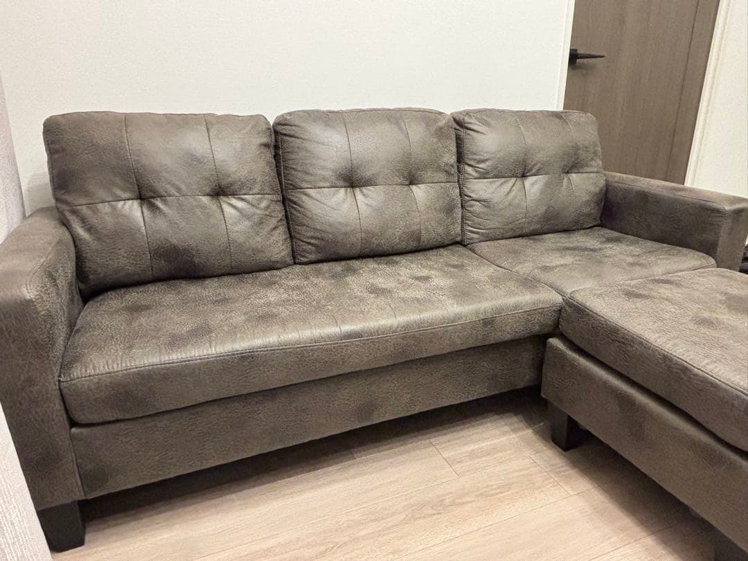 カウチソファ　レザーファブリック　クラッシック　ソファ　3人掛け　スツール付き