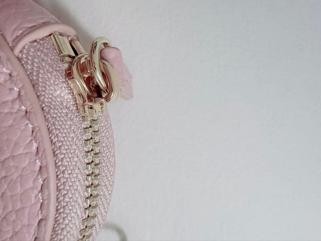 新品　ファミリア　レザーポーチ　ピンク　チャーム　小物ポーチ　ケース