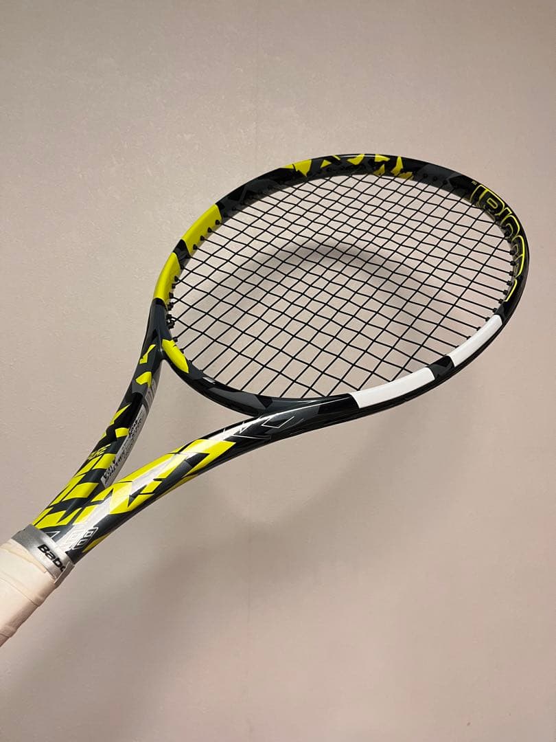 Babolat ピュアアエロ98 テニスラケット グリップ2
