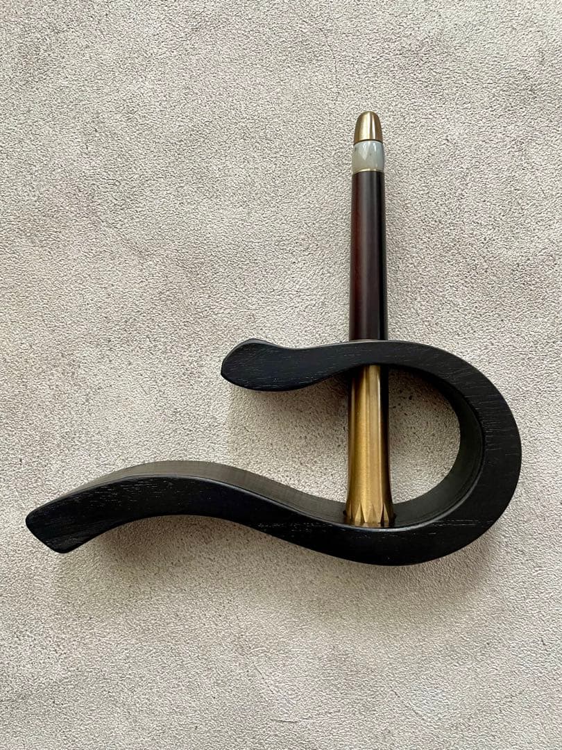 真鍮万年筆　 曲線デザイン木製スタンド　ペンケース付き