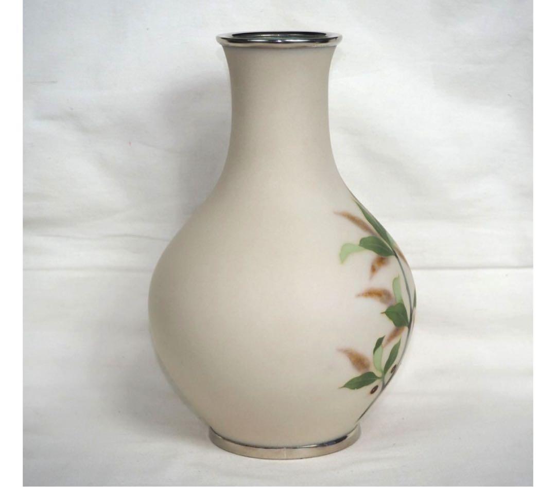 送料無料　最上級田村七宝謹製白地花紋七宝花瓶　銀銘 有線・無線七宝幻想的な文様