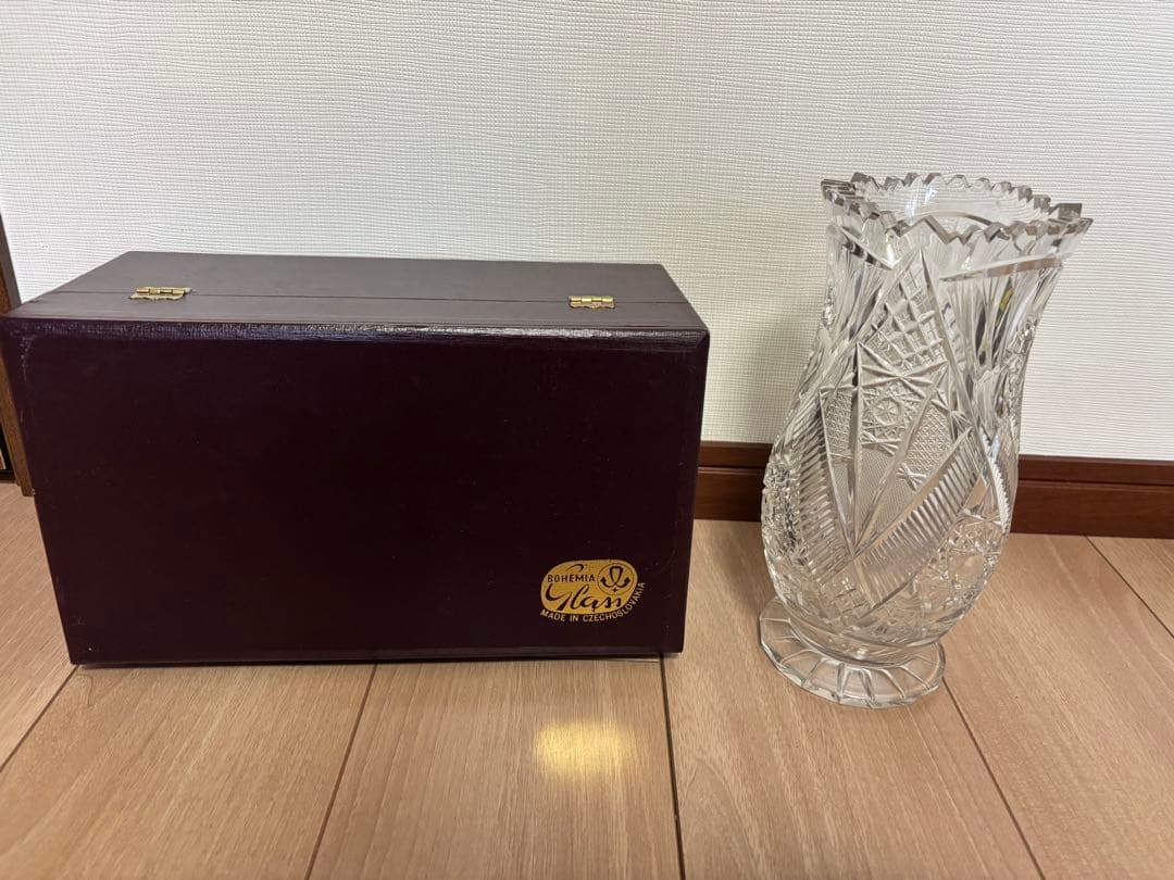 ボヘミアングラス 花瓶 クリスタルガラス製 カットデザイン 専用箱付き
