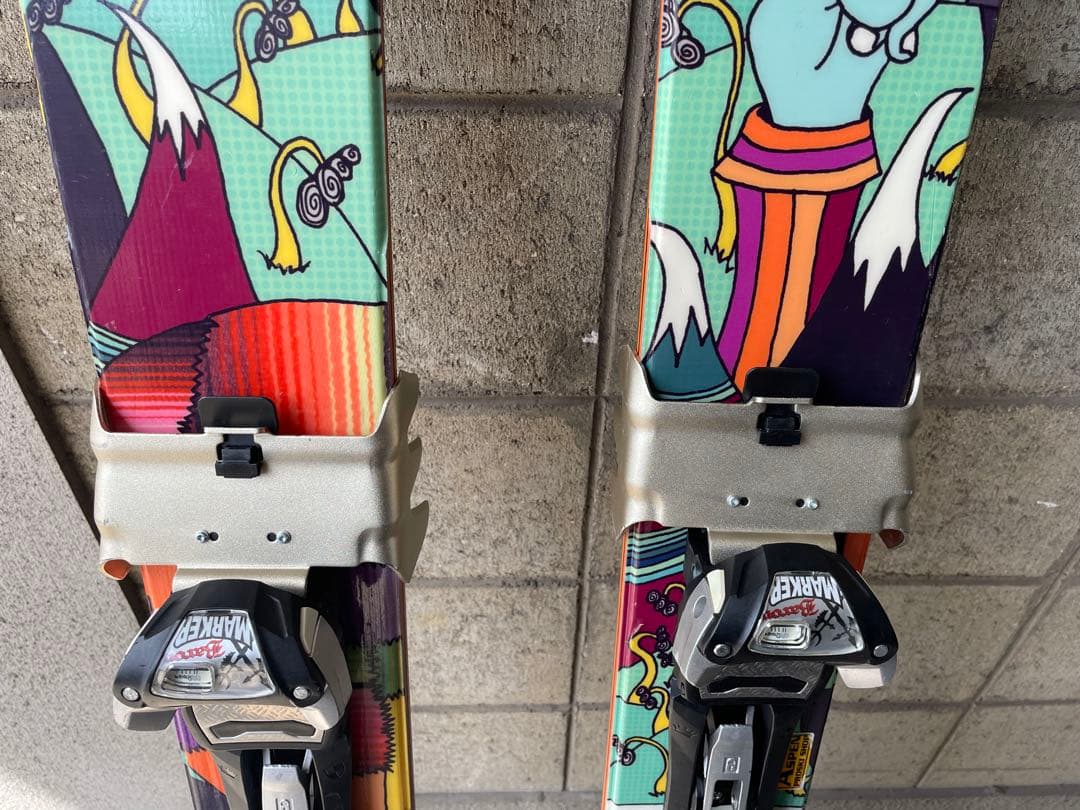 最終値下げ　Atomic ベンチェトラ-スキー板 ロッカーカラフルデザイン