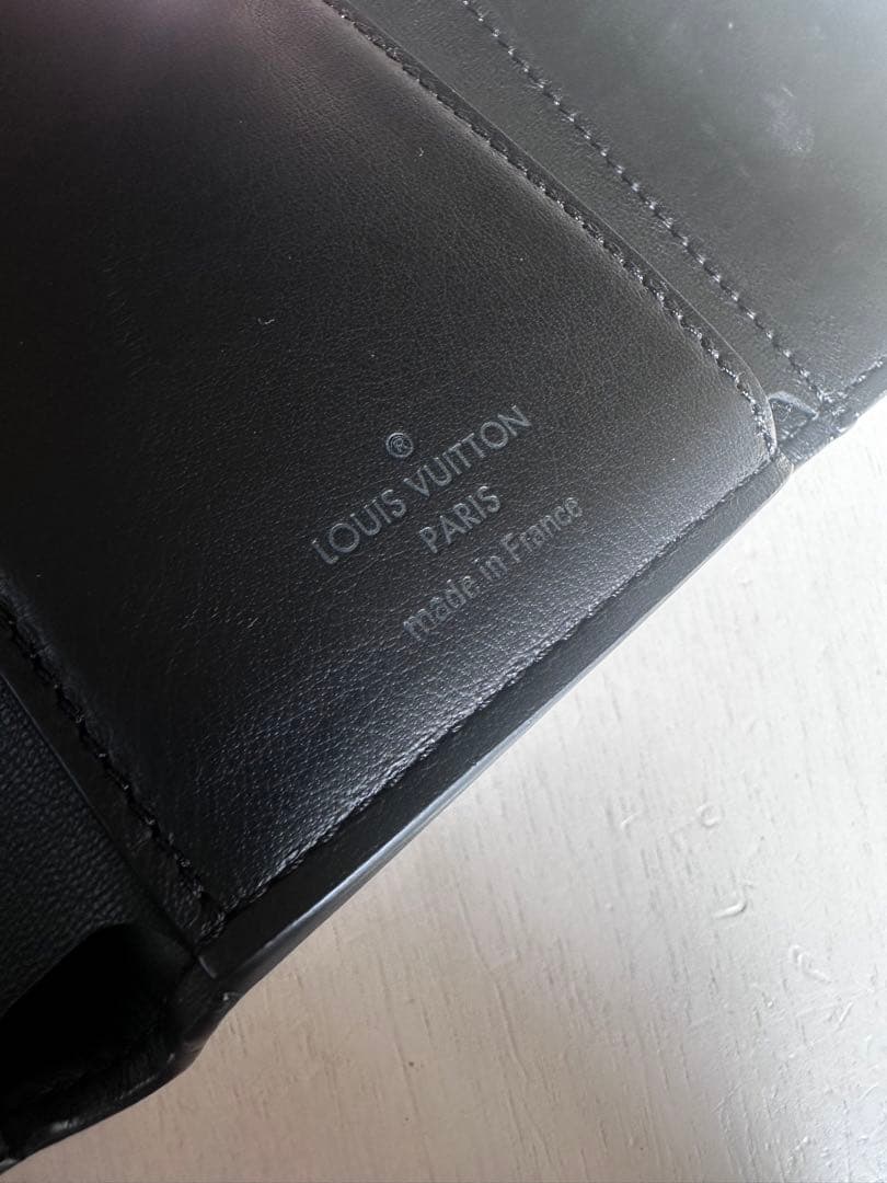 ルイ•ヴィトン　ポルトフォイユ•カプシーヌ　二つ折り財布