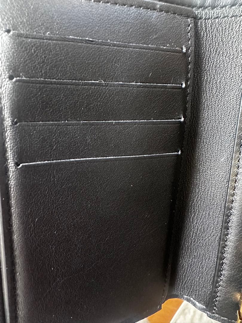 ルイ•ヴィトン　ポルトフォイユ•カプシーヌ　二つ折り財布