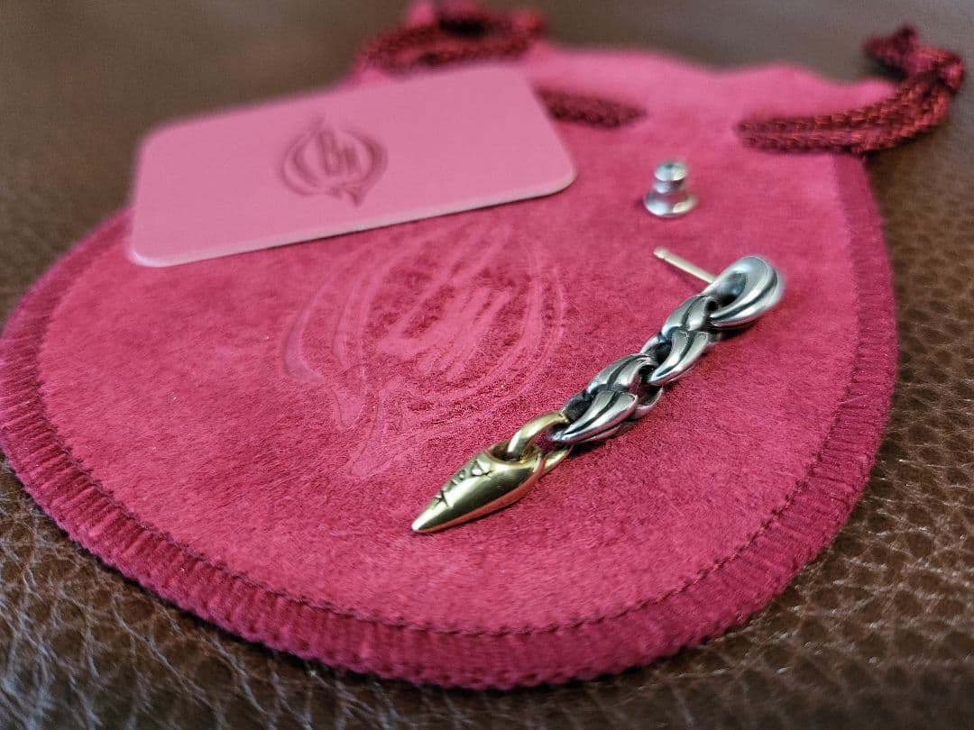 ブラッディマリー　Bloody Mary　ピアス　Dark　ダーク 18K18金