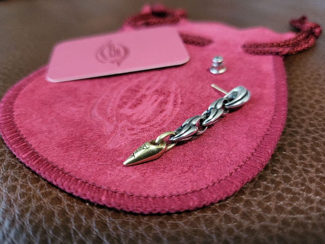 ブラッディマリー　Bloody Mary　ピアス　Dark　ダーク 18K18金