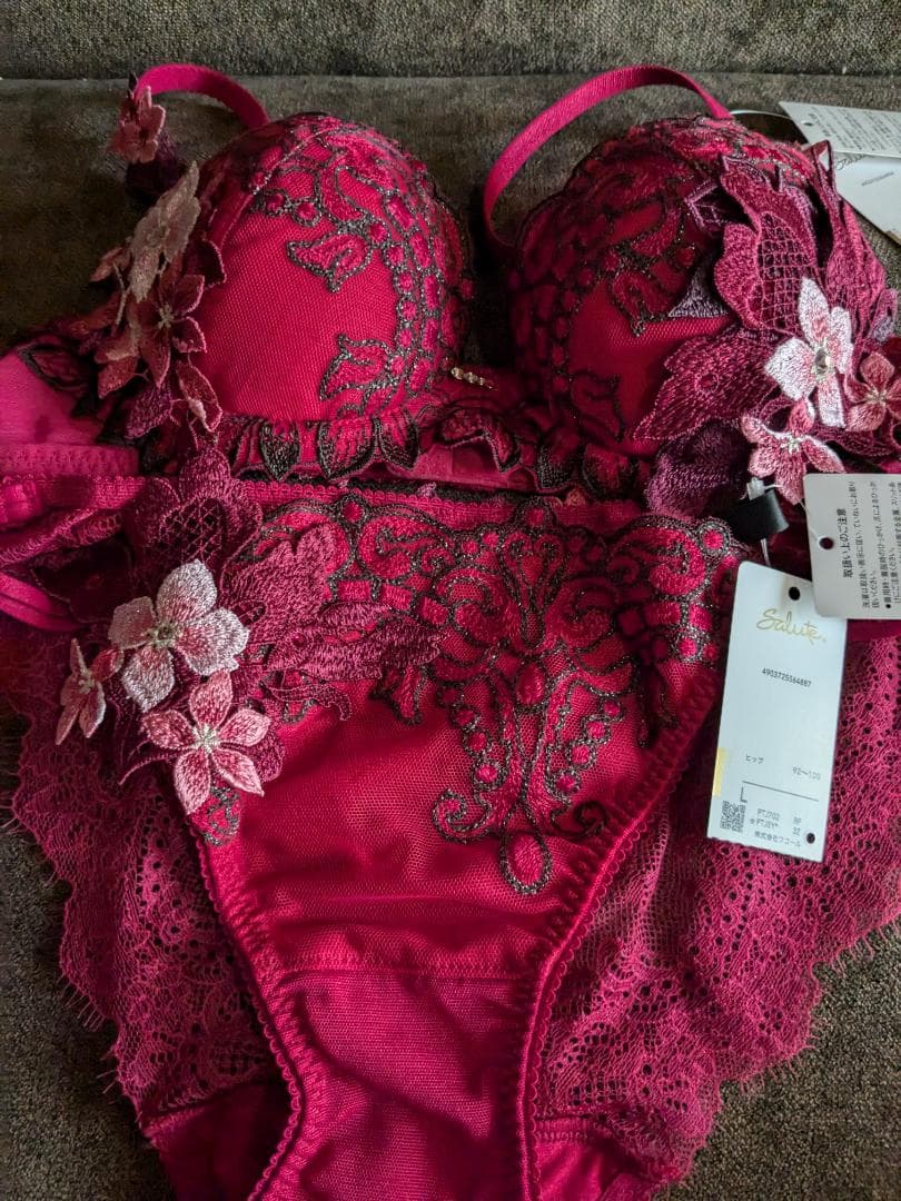 紅*て様 ワコール、サルート、02グループ、ブラC75、レースショーツLサイズ。