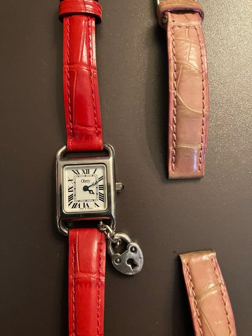 オブレイ　Obrey 機械　時計　チャーム付き　シルバー色　マシンメイド