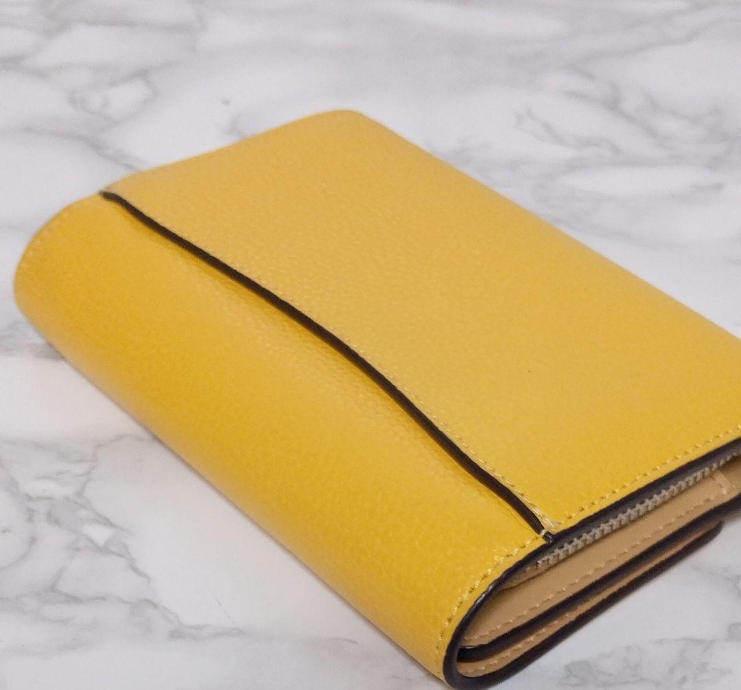 【美品】COACH コーチ エッセンシャルミディアムフラップウォレット