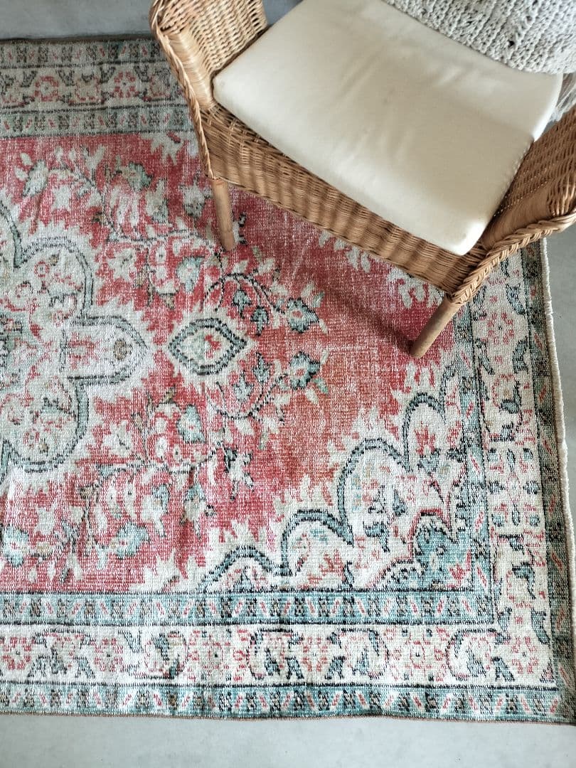 大判/シャビーレッドとミントグリーンのヴィンテージラグ　メダリオン　No.622