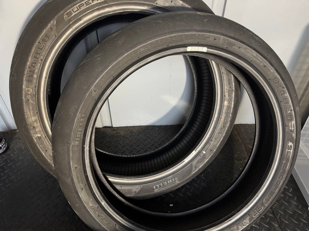 ピレリ DIABLO SUPER CORSA V3 SP