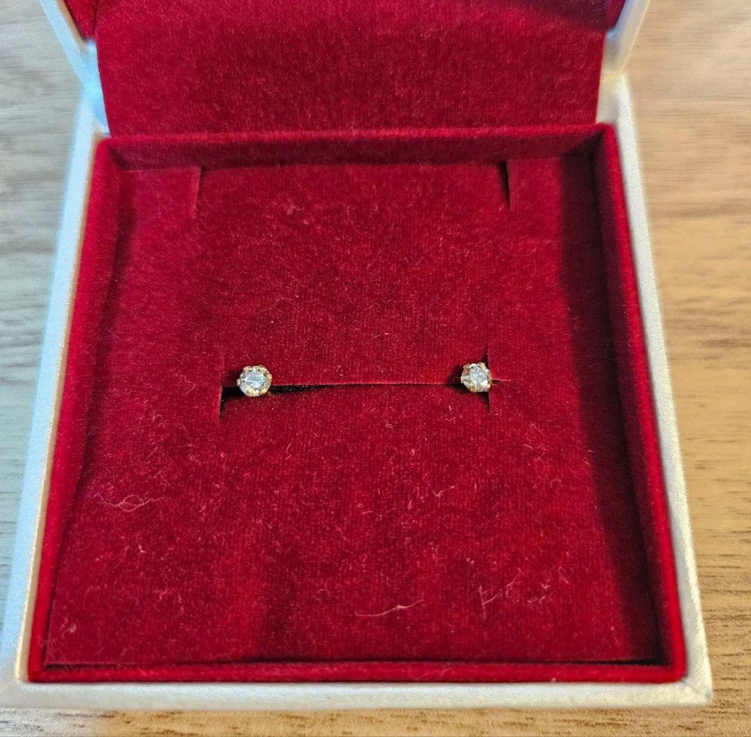 K18 天然ダイヤモンドピアス 18金 0.3カラット