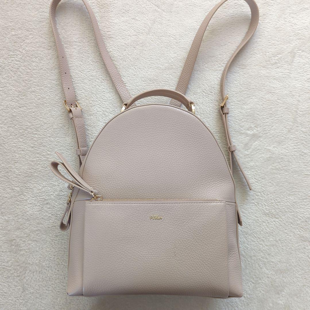 美品　フルラ　レザーリュック　ベージュ系